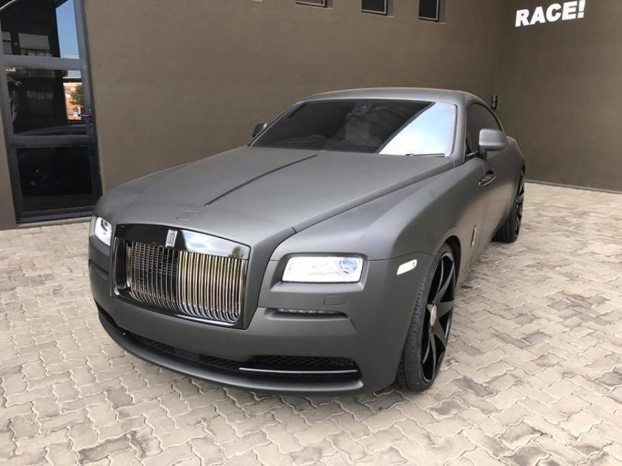  Rolls-Royce Wraith Matte Black by RACE! 2017 года  (фото 11 из 13)